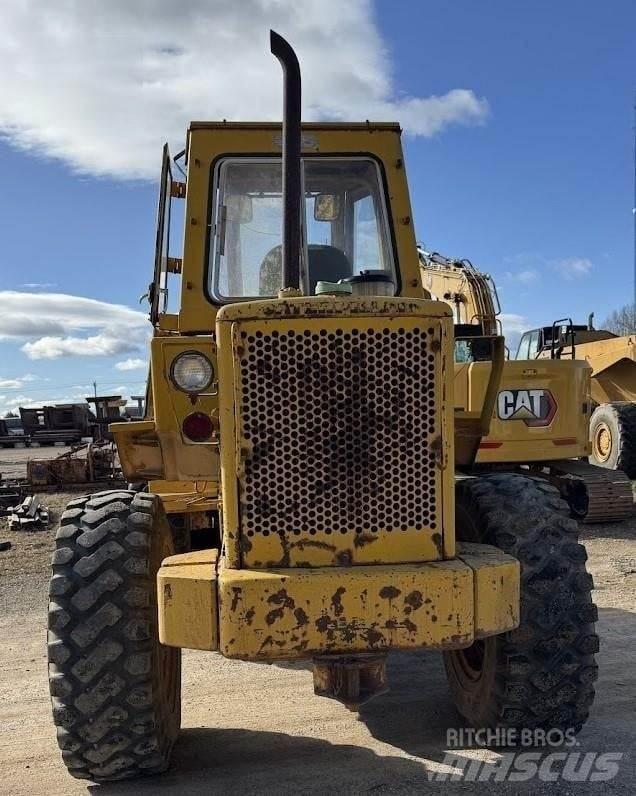CAT 930 Rataslaadurid