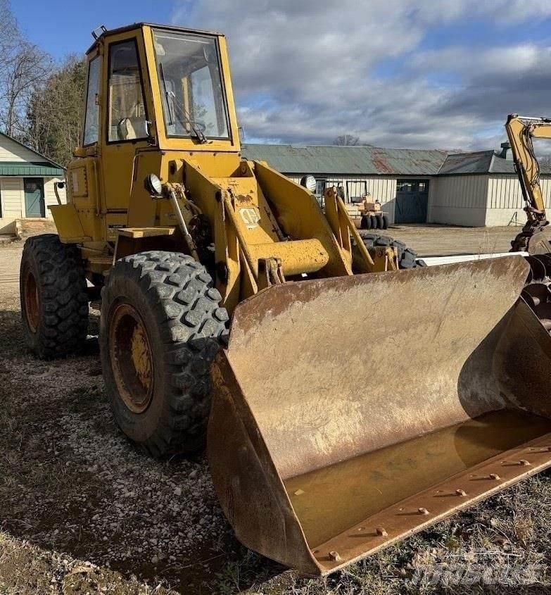 CAT 930 Rataslaadurid