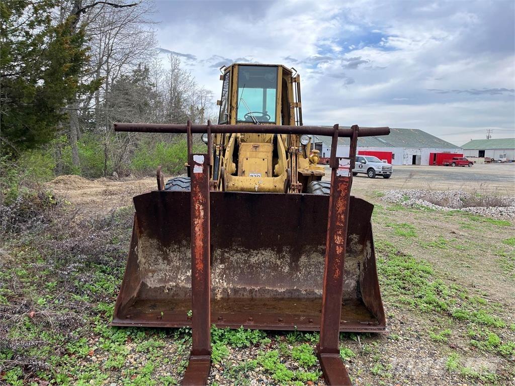 CAT 930 Rataslaadurid