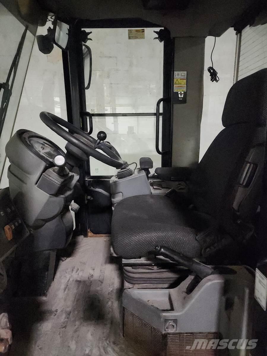 CAT 930H Rataslaadurid