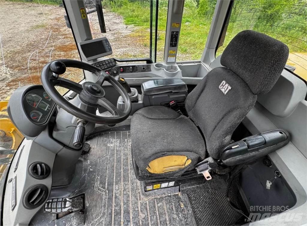 CAT 930K Rataslaadurid