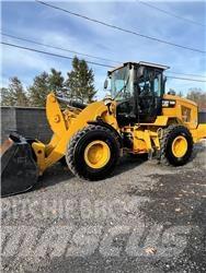 CAT 930M Rataslaadurid