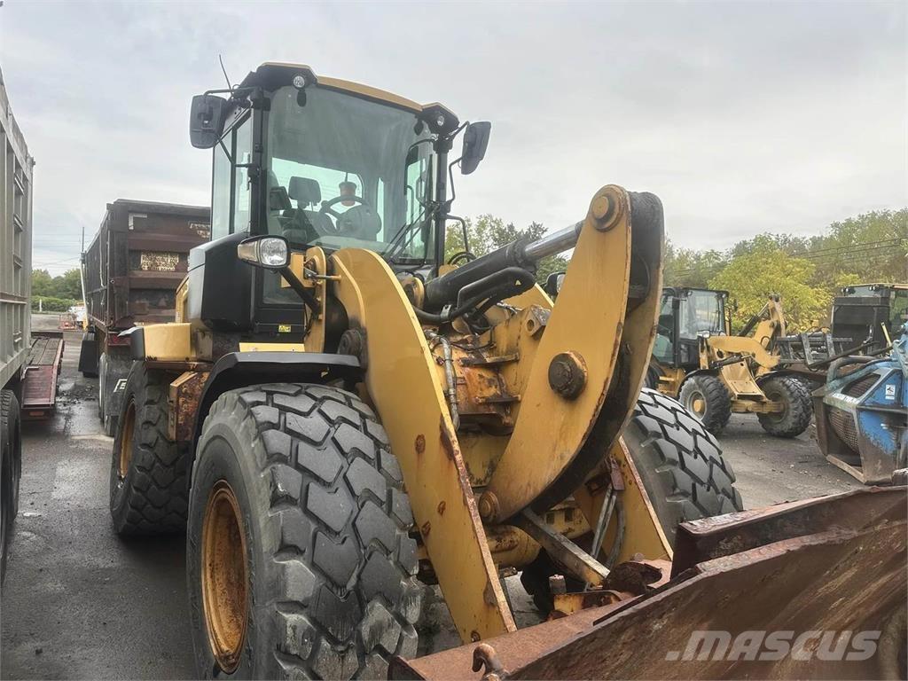 CAT 930M Rataslaadurid