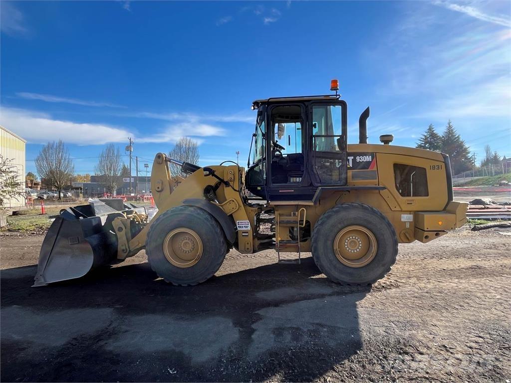 CAT 930M Rataslaadurid