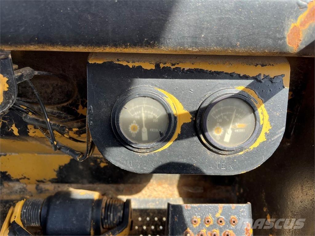 CAT 953 Roomiklaadurid