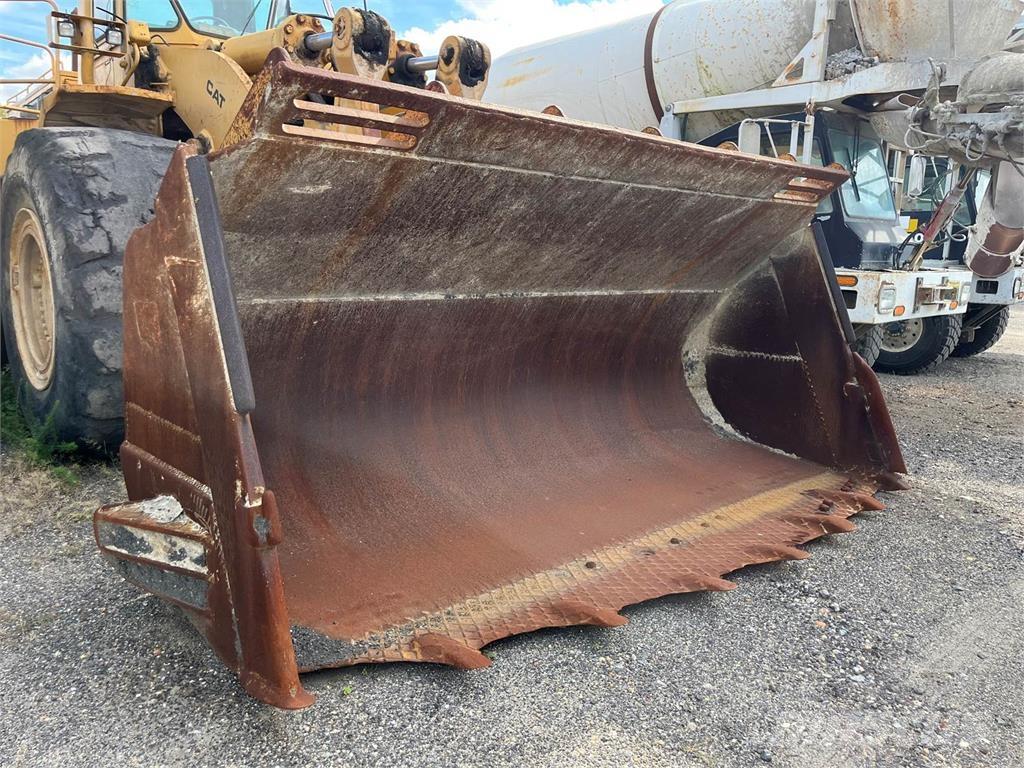 CAT 988B Rataslaadurid