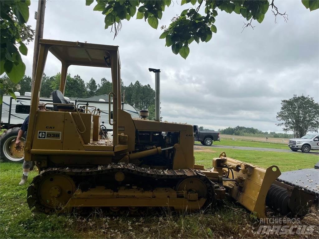 CAT D3B Buldooserid
