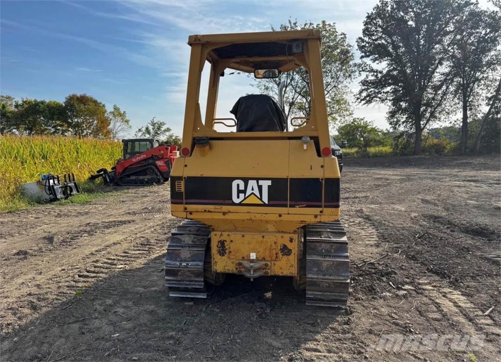 CAT D3G XL Buldooserid