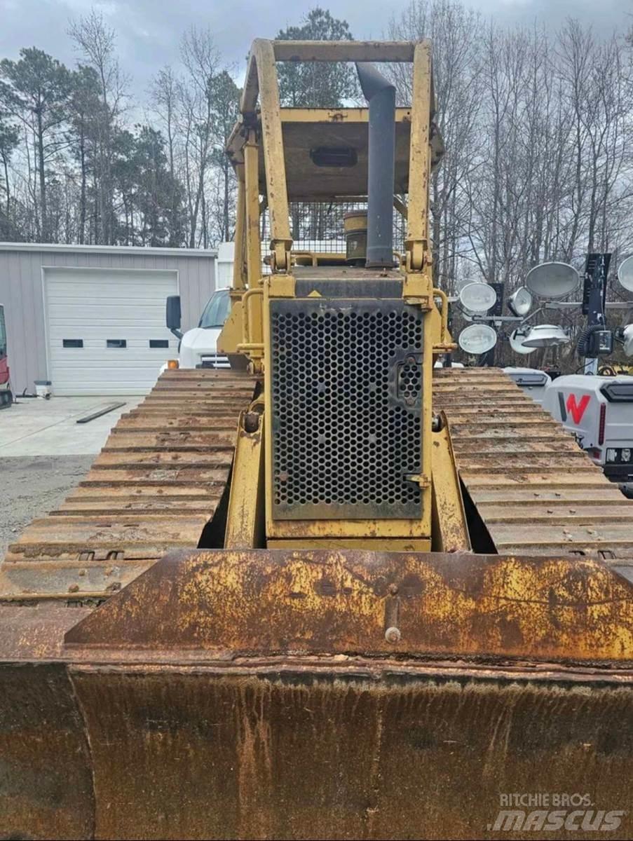 CAT D4H II Buldooserid