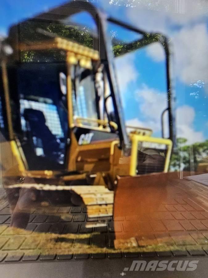 CAT D5G XL Buldooserid