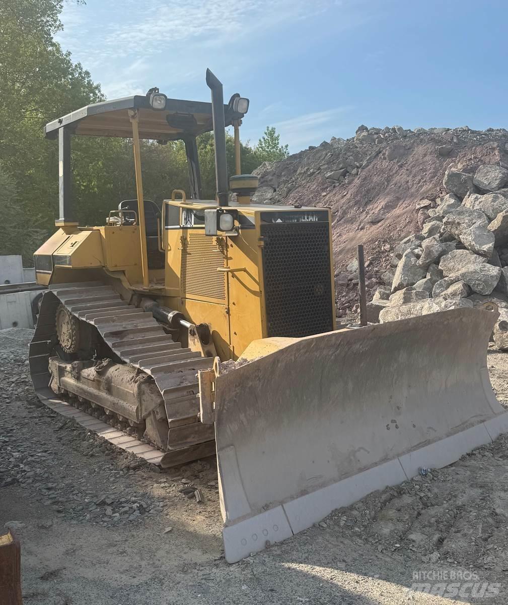 CAT D5M Buldooserid