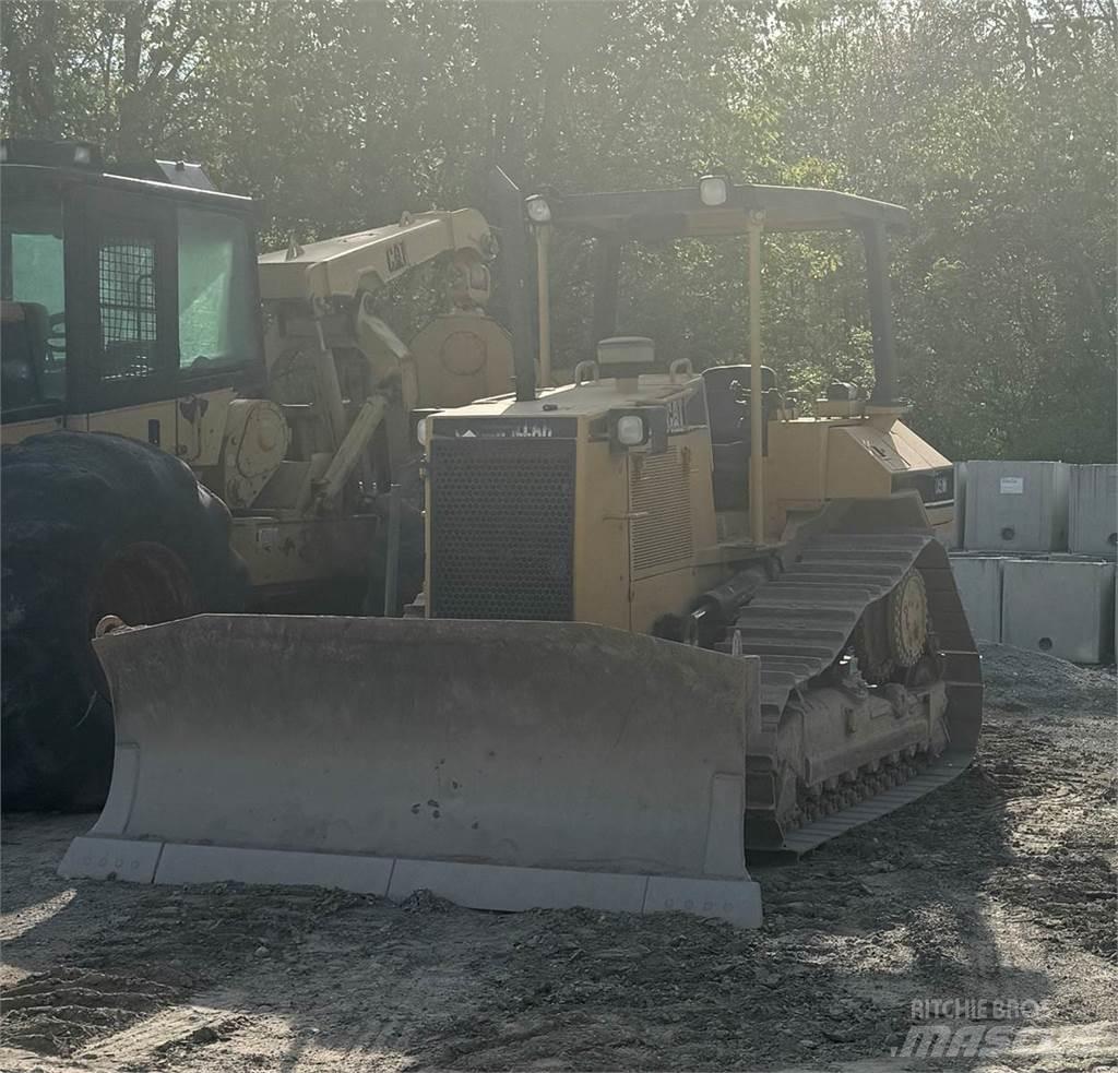 CAT D5M Buldooserid