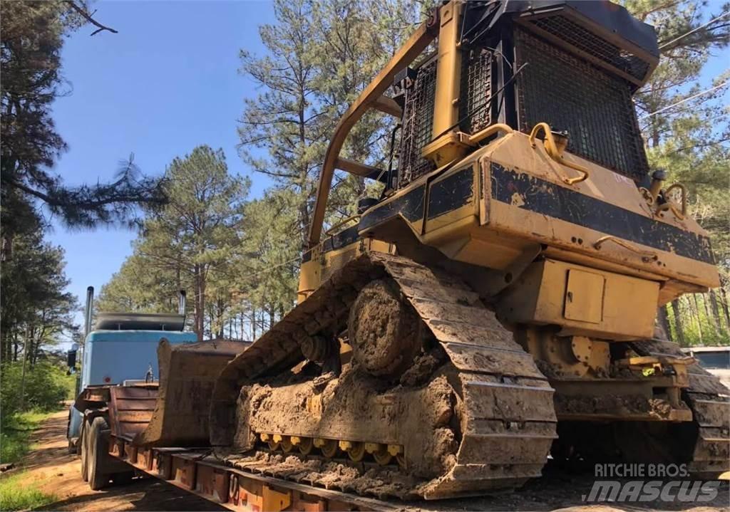 CAT D5M Buldooserid