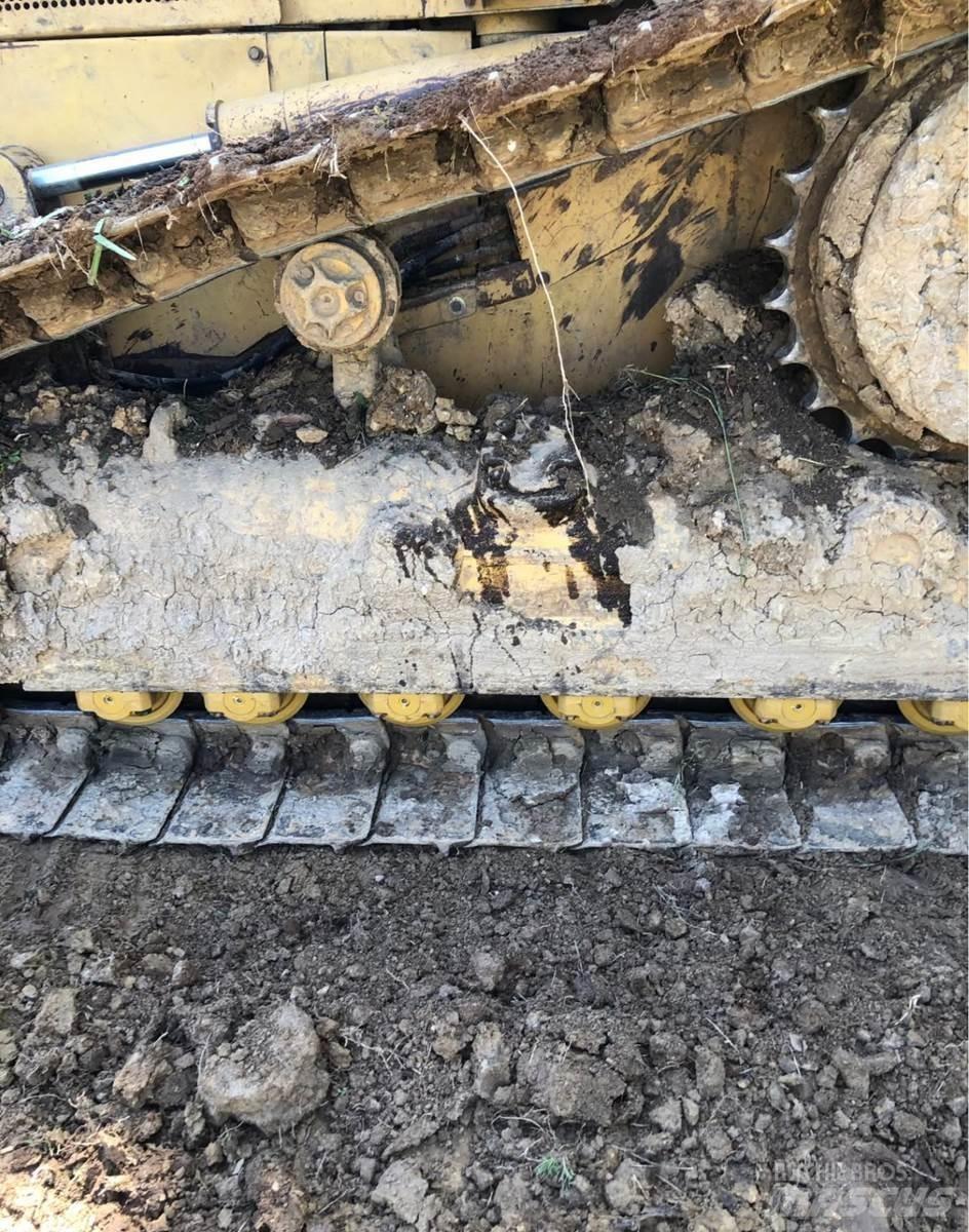 CAT D5M Buldooserid