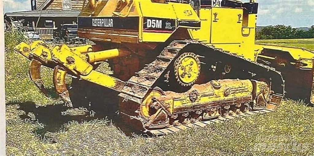 CAT D5M XL Buldooserid