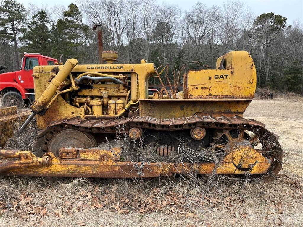 CAT D6 Buldooserid