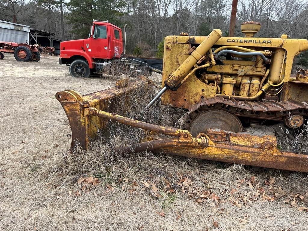CAT D6 Buldooserid