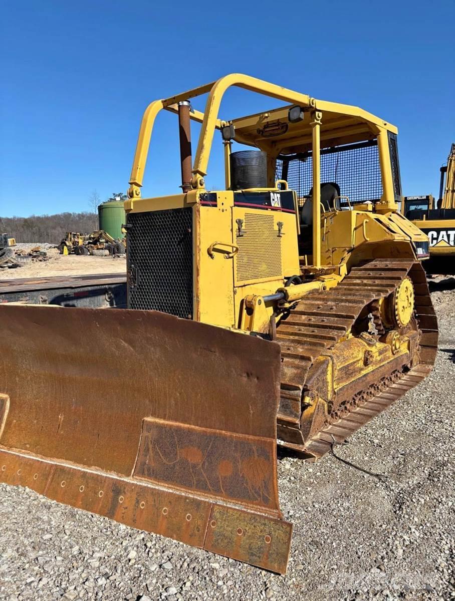 CAT D6M XL Buldooserid