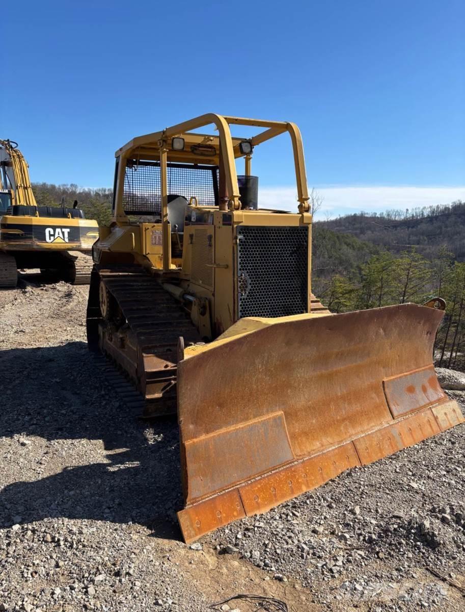 CAT D6M XL Buldooserid