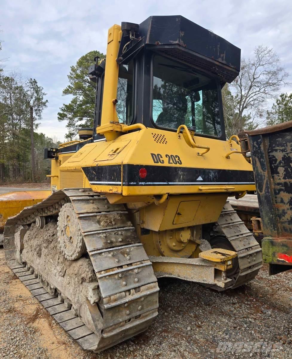 CAT D6M XL Buldooserid