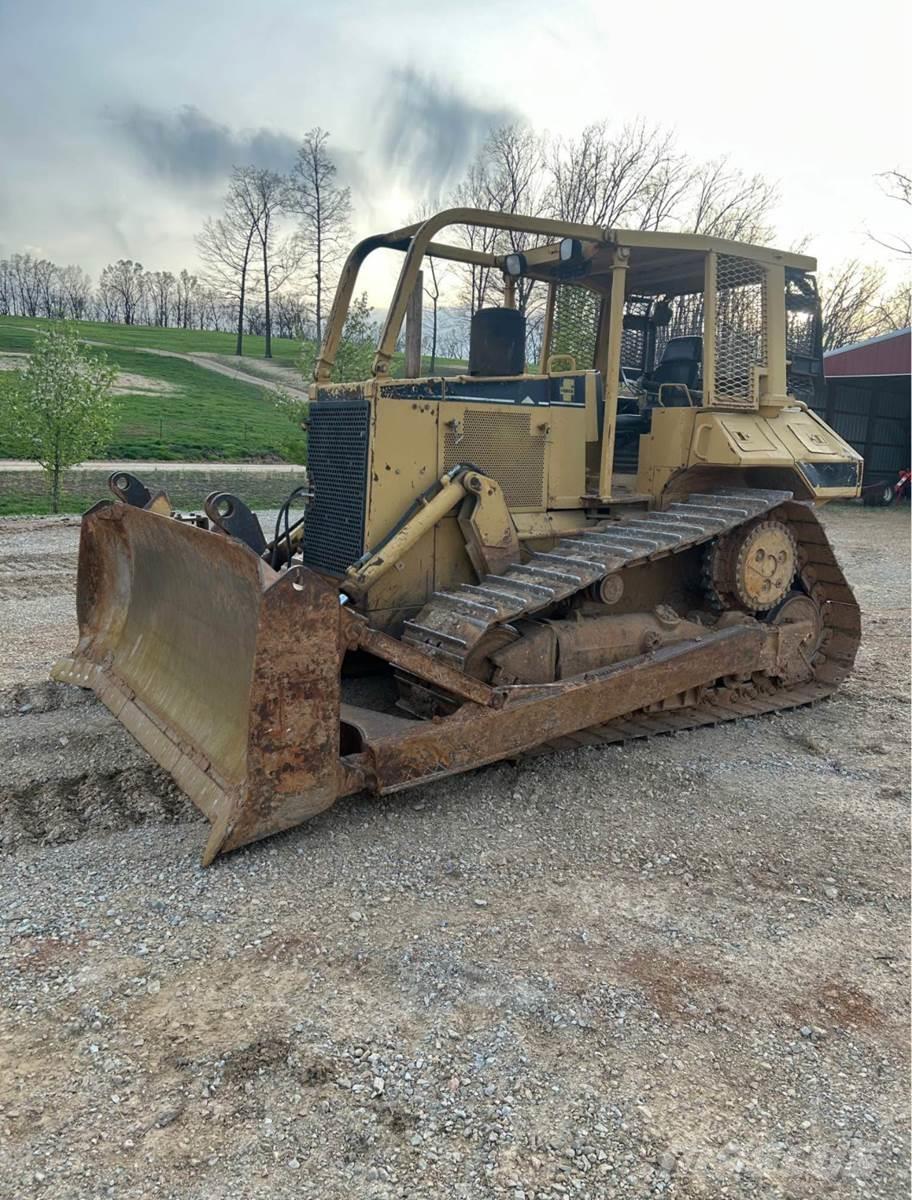 CAT D6M XL Buldooserid