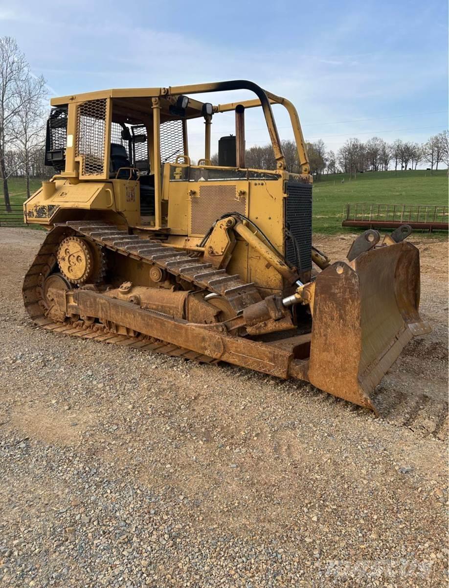 CAT D6M XL Buldooserid