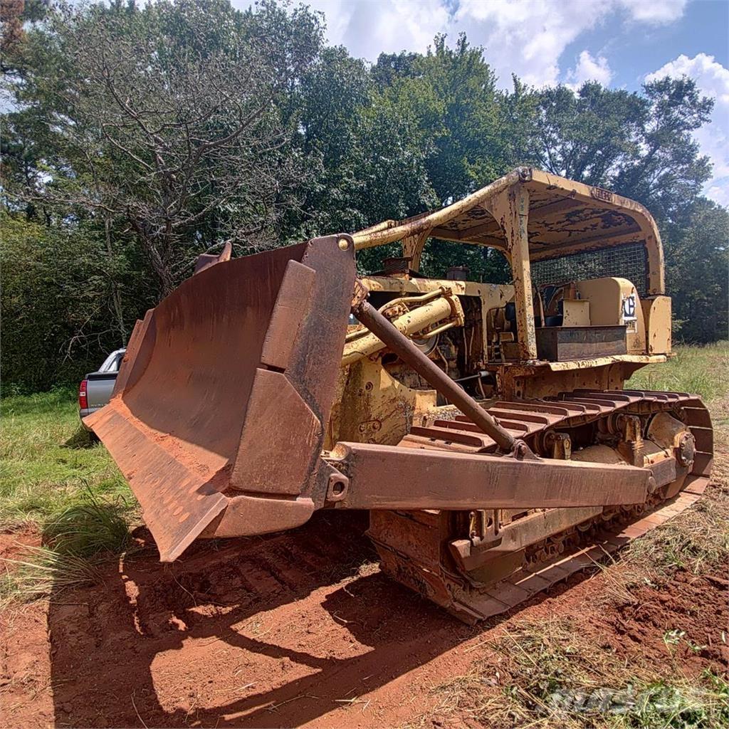 CAT D7E Buldooserid