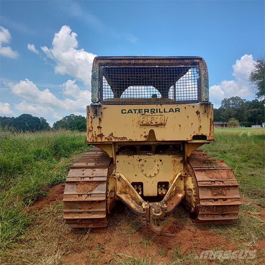 CAT D7E Buldooserid