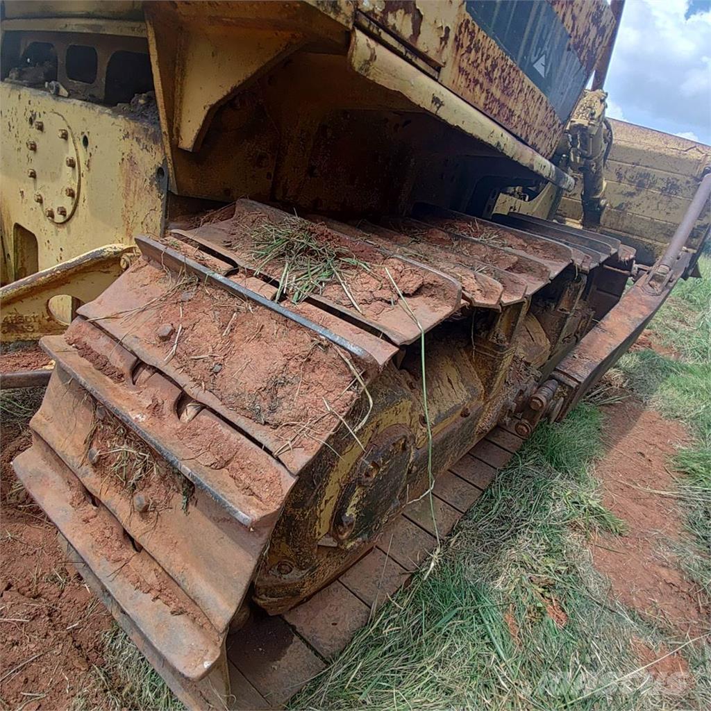 CAT D7E Buldooserid