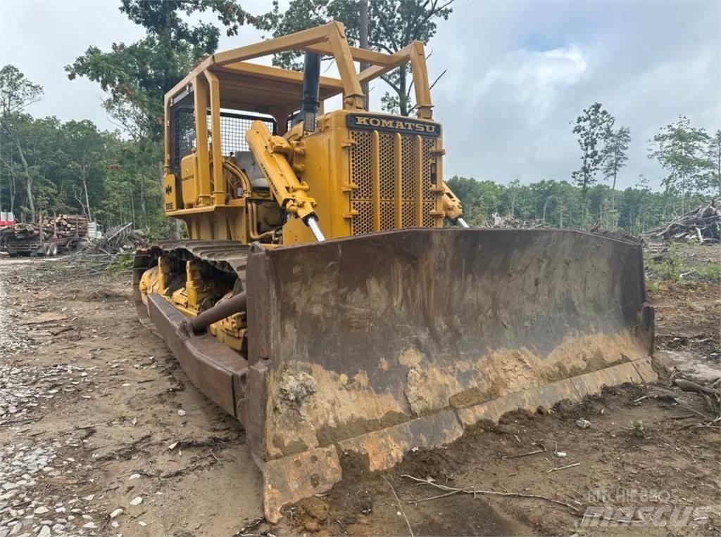 CAT D85E Buldooserid