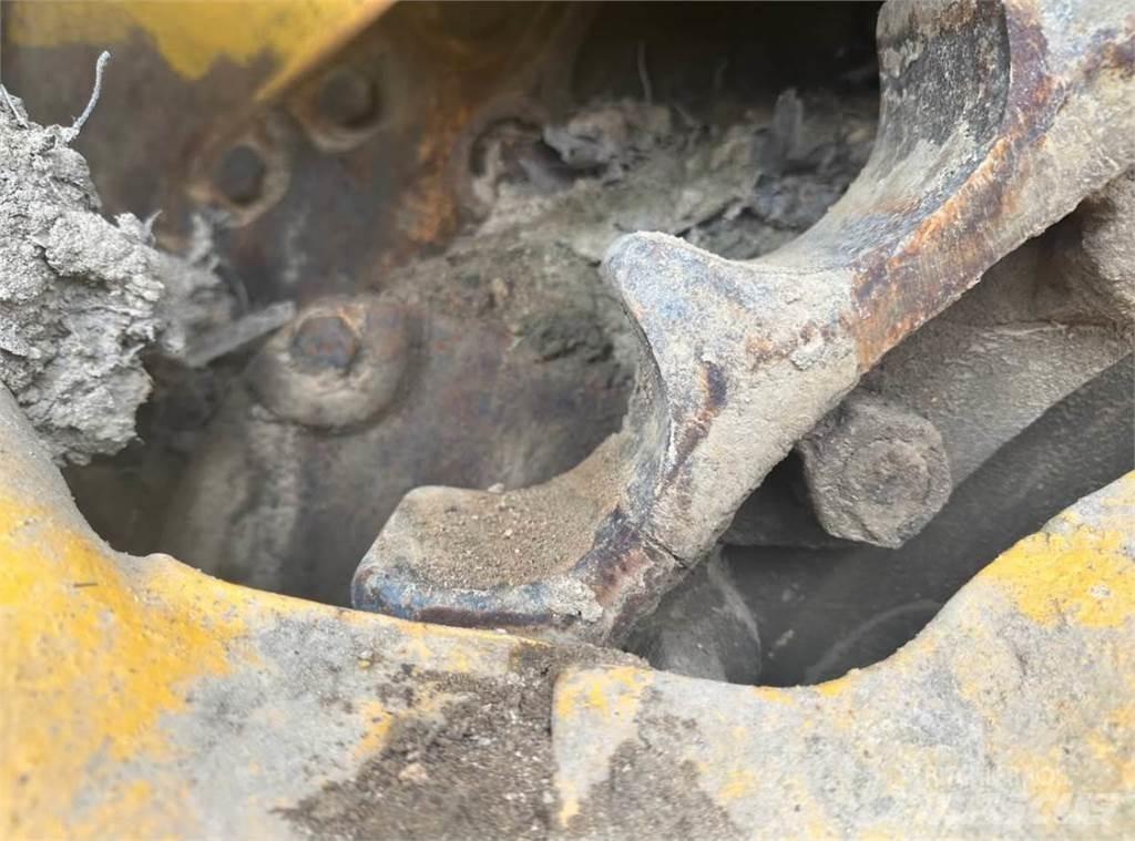 CAT D85E Buldooserid