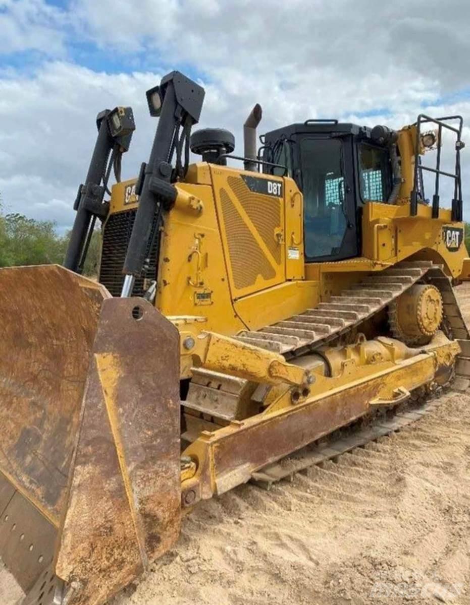 CAT D8T Buldooserid