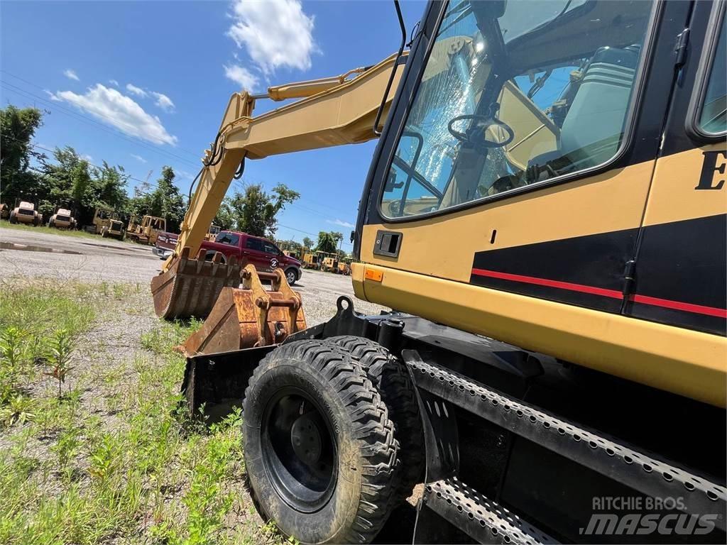 CAT M318 Ratasekskavaatorid