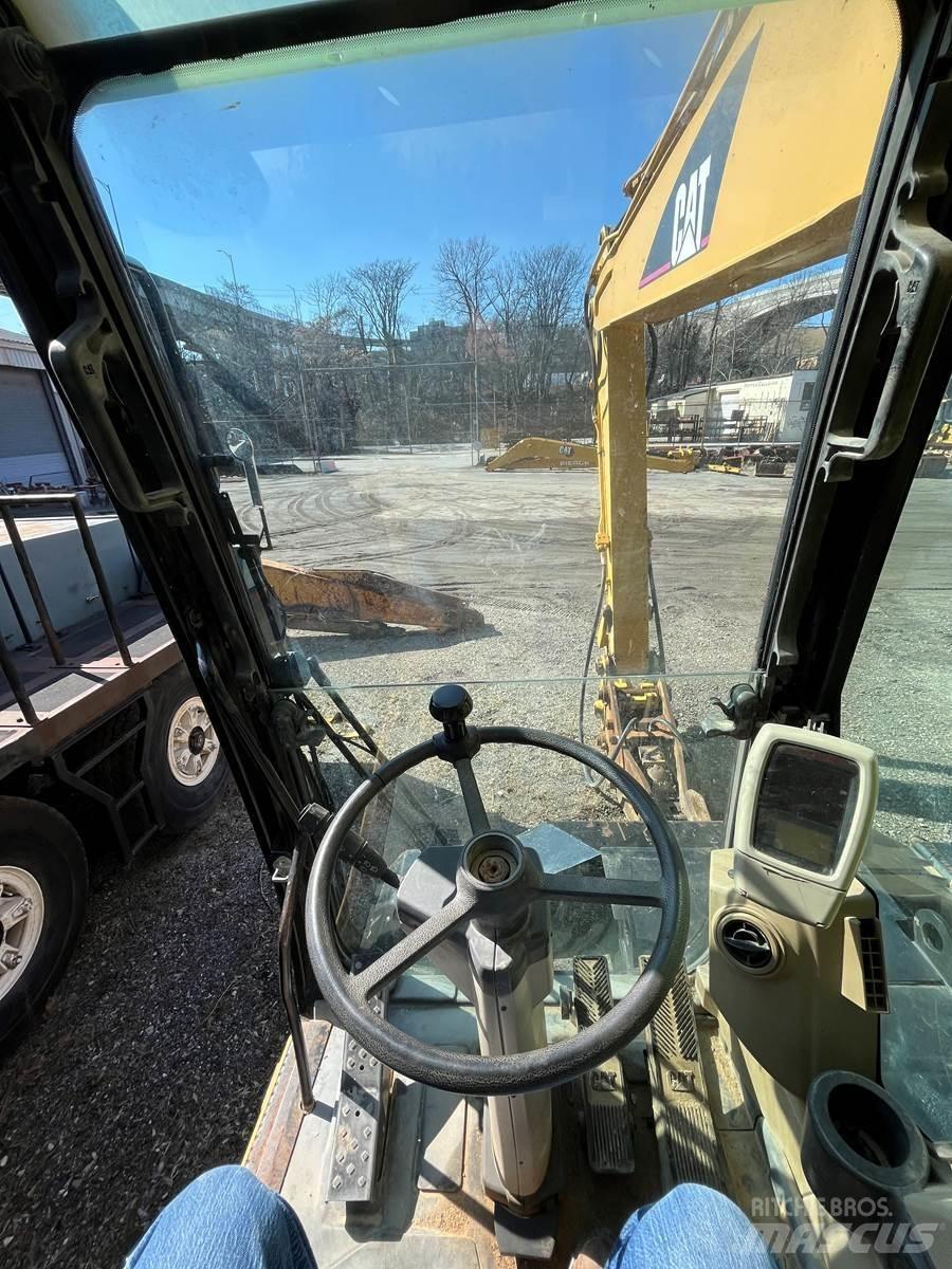 CAT M318C Ratasekskavaatorid