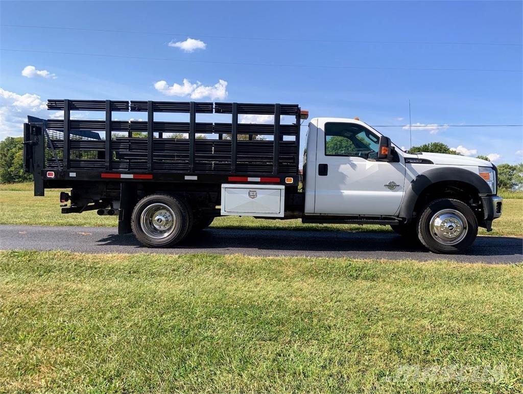 Ford 550 Loomaveokid