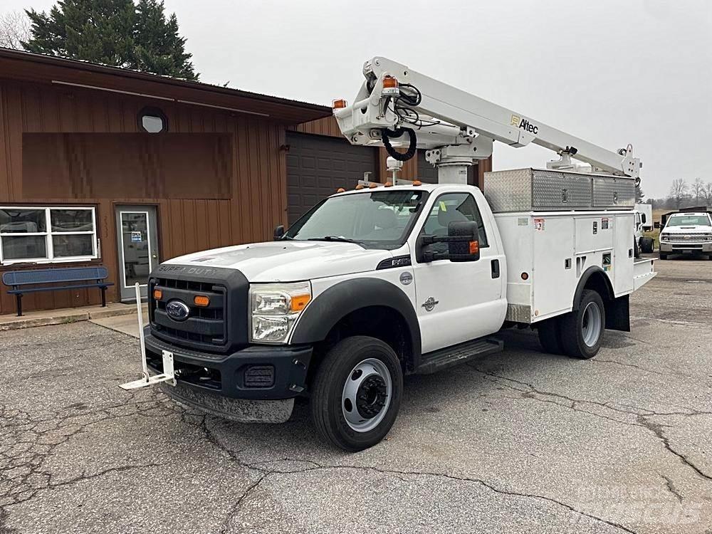 Ford F-450 Auto korvtõstukid