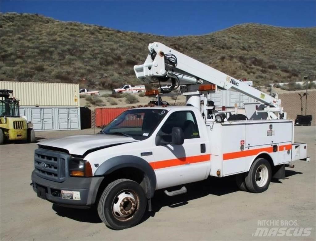 Ford F-550 Auto korvtõstukid