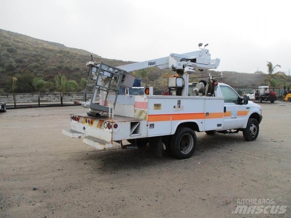 Ford F-550 Auto korvtõstukid