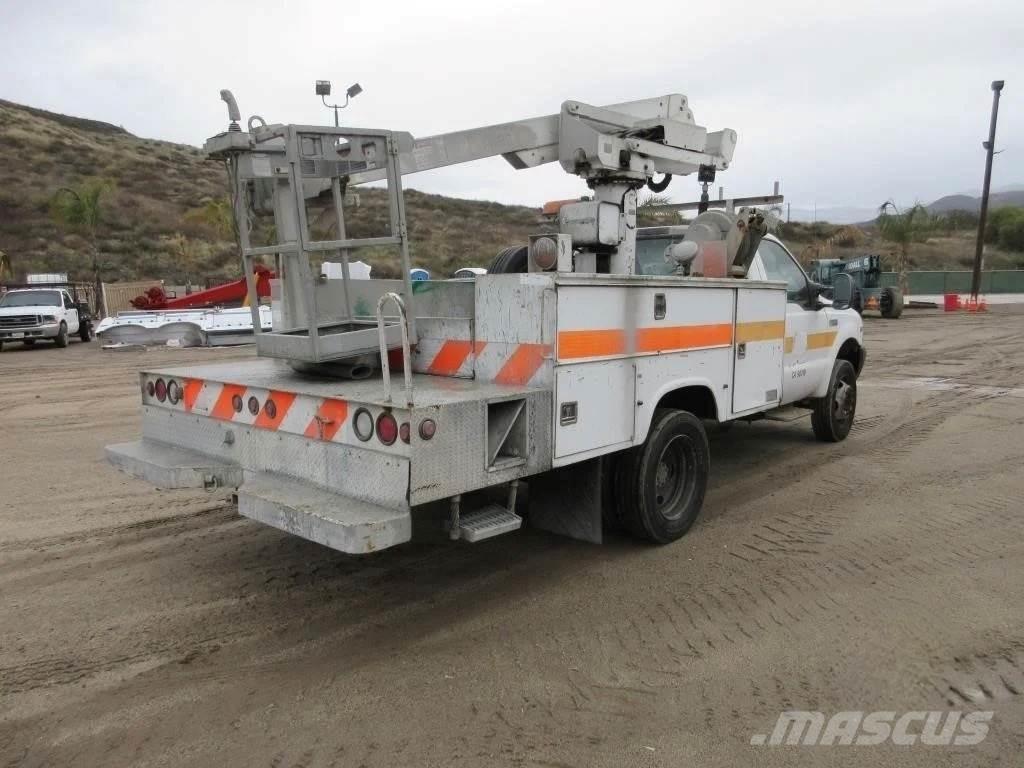 Ford F-550 Auto korvtõstukid