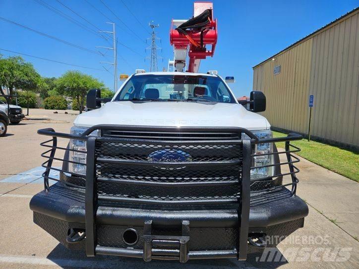 Ford F-550 Auto korvtõstukid
