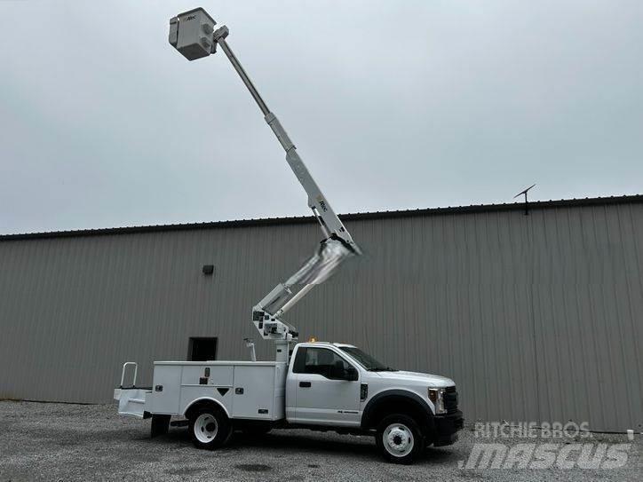 Ford F-550 Auto korvtõstukid
