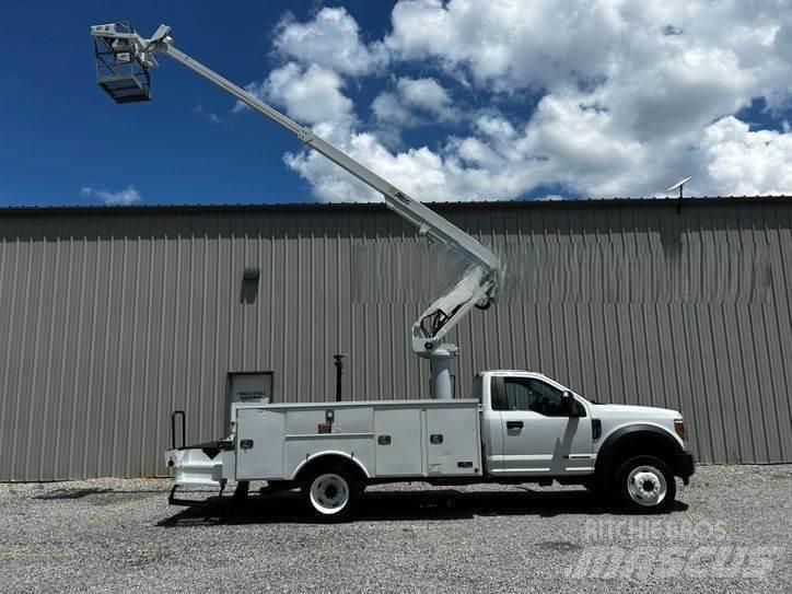 Ford F-550 Auto korvtõstukid