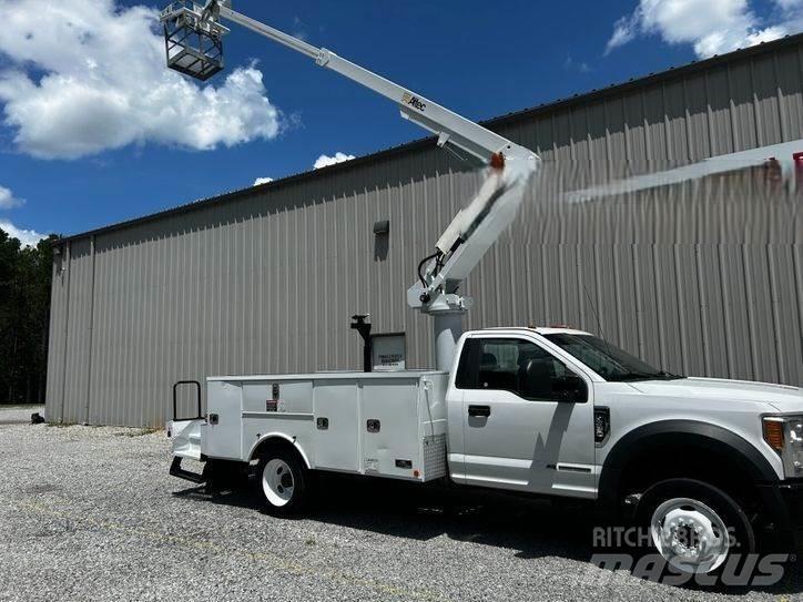 Ford F-550 Auto korvtõstukid
