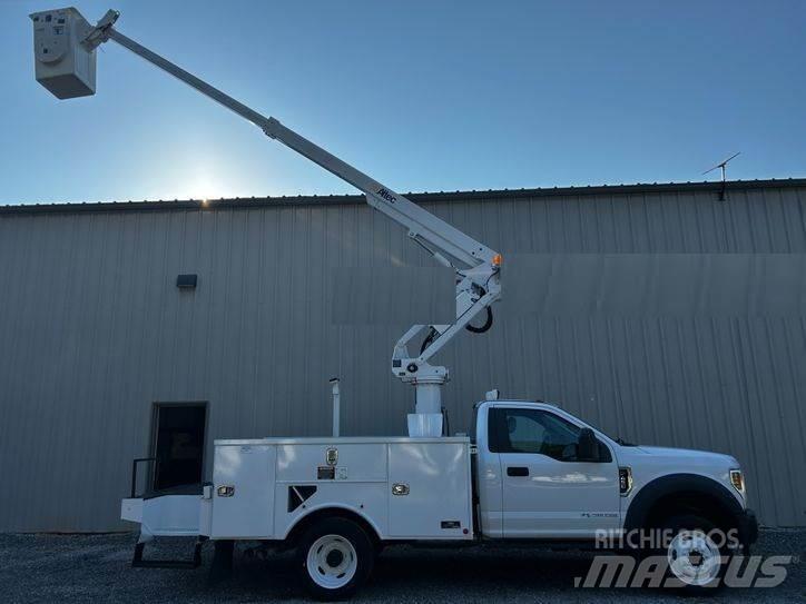 Ford F-550 Auto korvtõstukid