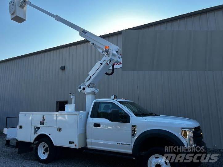 Ford F-550 Auto korvtõstukid
