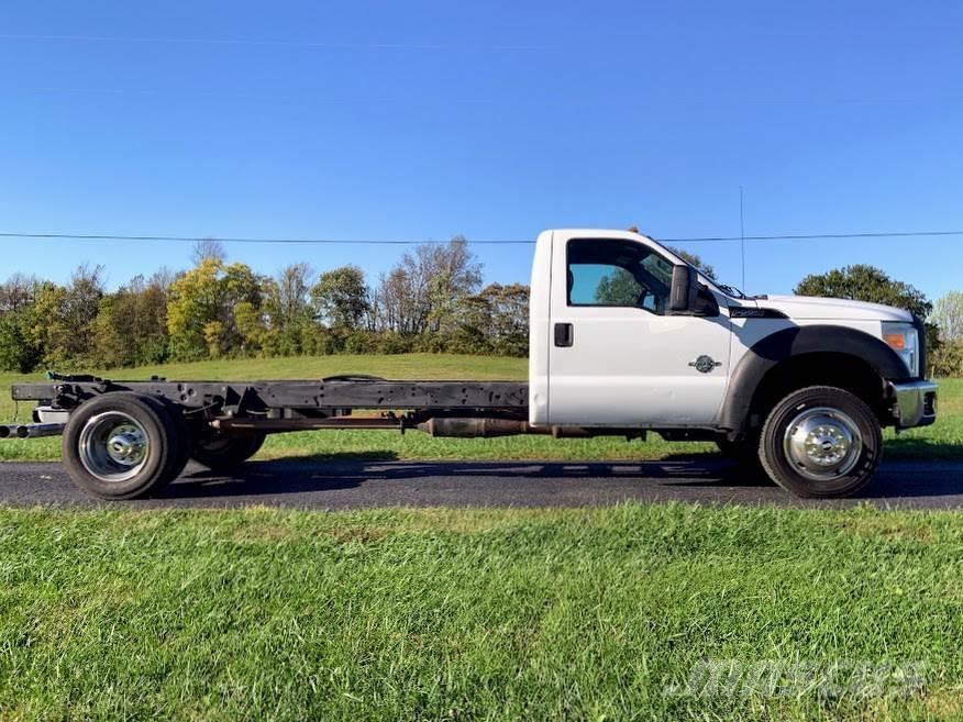 Ford F-550 Raamautod