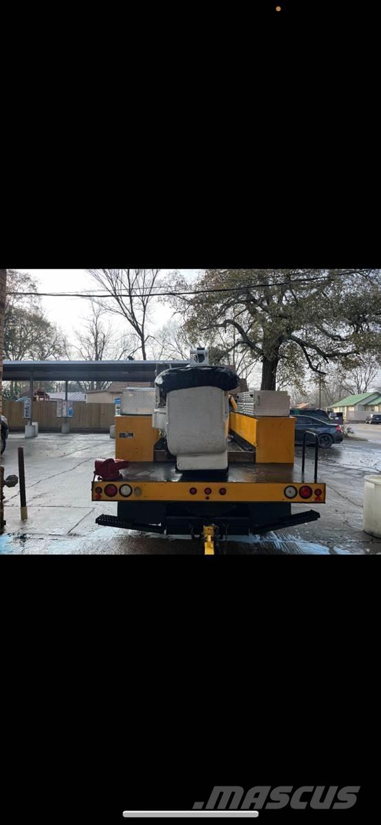 Ford F-550 Auto korvtõstukid