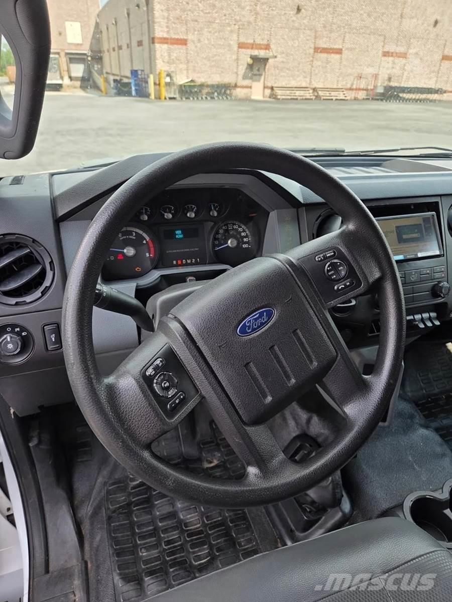 Ford F-650 Furgoonautod