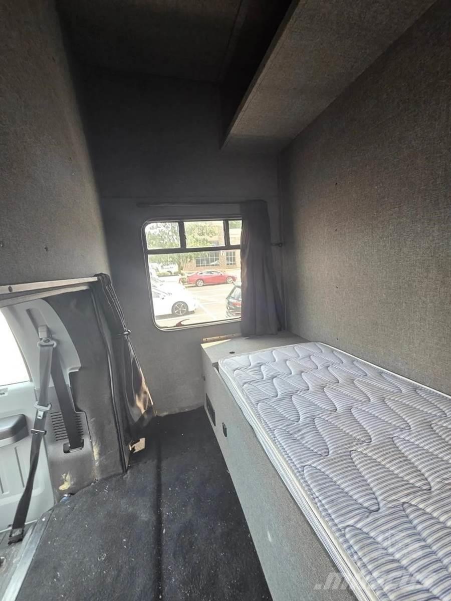 Ford F-650 Furgoonautod