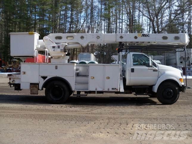 Ford F-750 Auto korvtõstukid